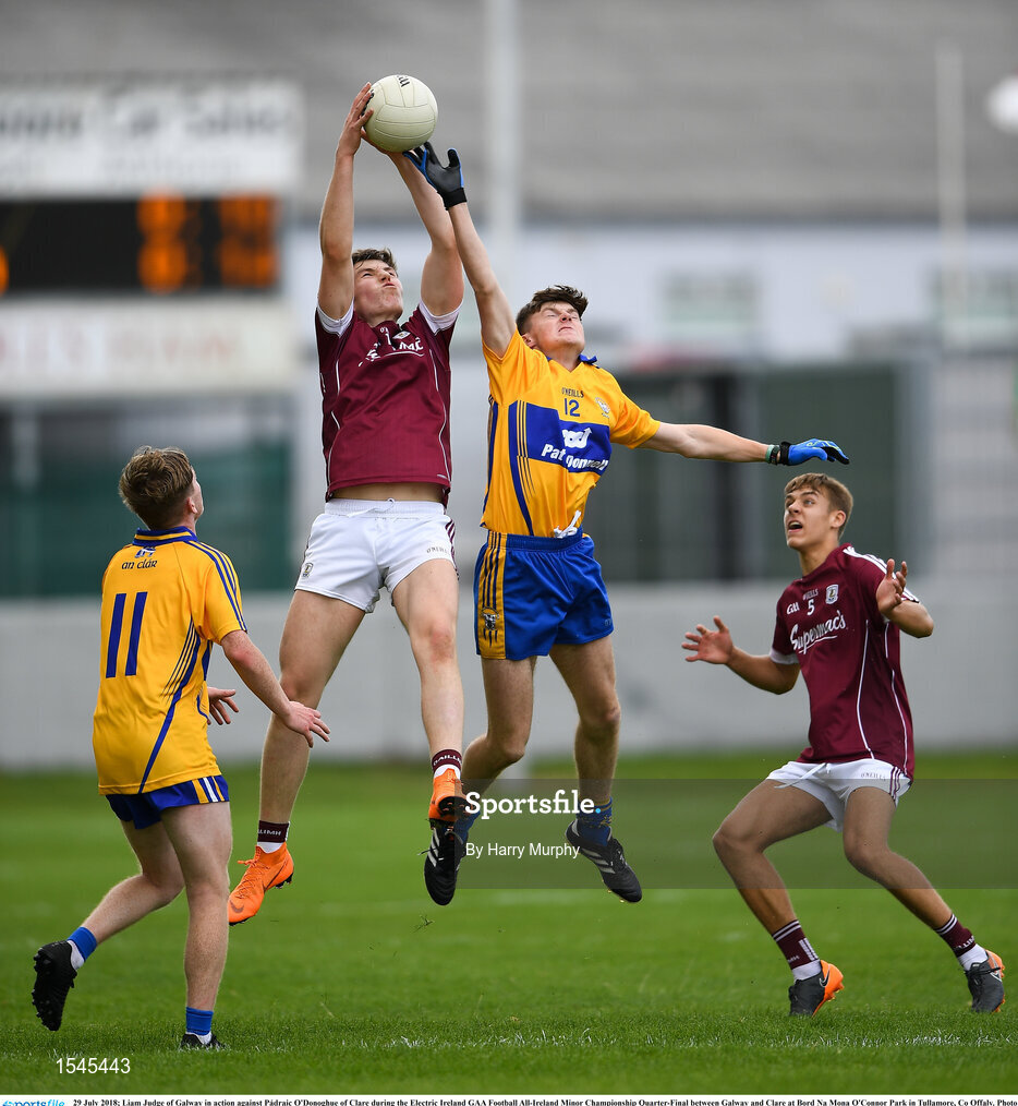 29 July 2018; Liam Judge of Galway in action against Pádraic O'Donoghue of Clare during the Electric Ireland GAA Football All-Ireland Minor Championship Quarter-Final between Galway and Clare at Bord Na Mona O'Connor Park in Tullamore, Co Offaly. Photo by Harry Murphy/Sportsfile