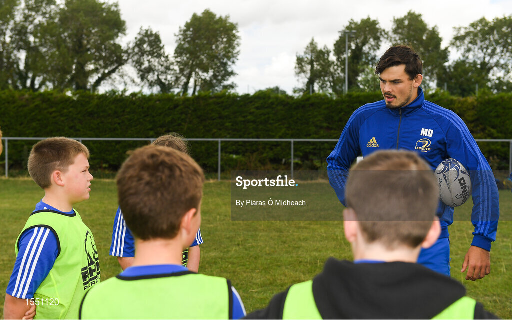 8 August 2018; Leinster player Max Deegan with participants during the Bank of Ireland Leinster Rugby Summer Camp at Westmanstown RFC in Clonsilla, Dublin. Photo by Piaras Ó Mídheach/Sportsfile