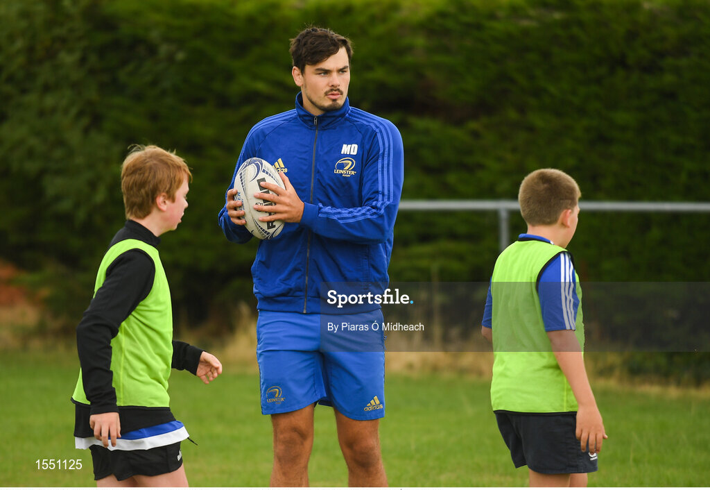 8 August 2018; Leinster player Max Deegan with participants during the Bank of Ireland Leinster Rugby Summer Camp at Westmanstown RFC in Clonsilla, Dublin. Photo by Piaras Ó Mídheach/Sportsfile