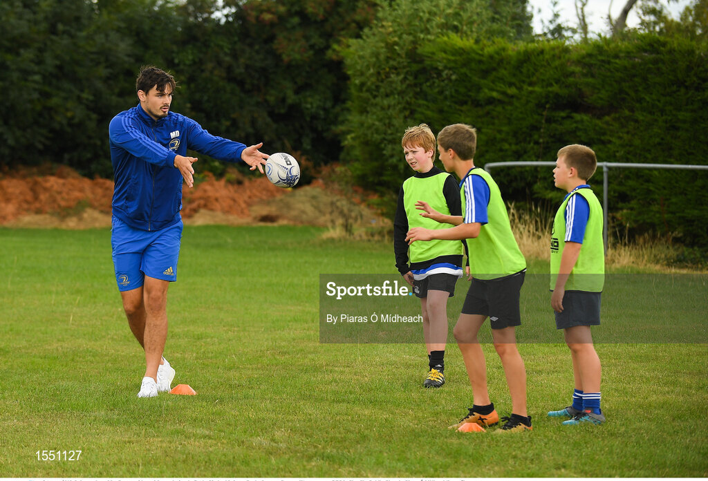 8 August 2018; Leinster player Max Deegan with participants during the Bank of Ireland Leinster Rugby Summer Camp at Westmanstown RFC in Clonsilla, Dublin. Photo by Piaras Ó Mídheach/Sportsfile