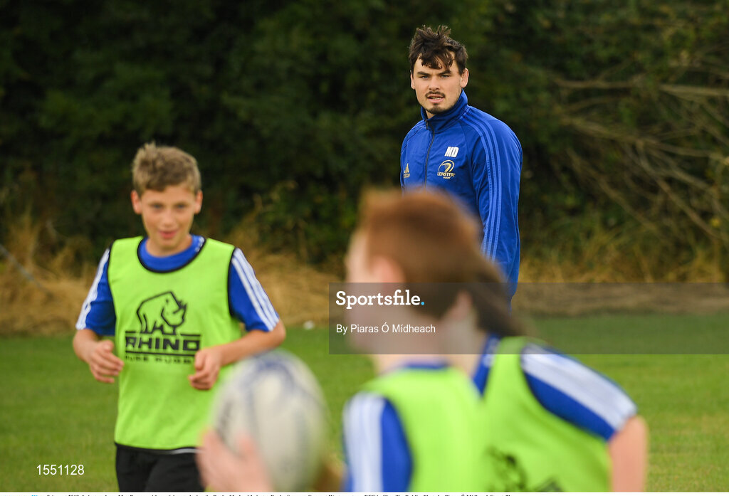 8 August 2018; Leinster player Max Deegan with participants during the Bank of Ireland Leinster Rugby Summer Camp at Westmanstown RFC in Clonsilla, Dublin. Photo by Piaras Ó Mídheach/Sportsfile