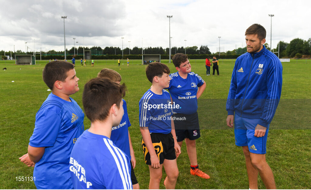 8 August 2018; Leinster player Ross Byrne with participants during the Bank of Ireland Leinster Rugby Summer Camp at Westmanstown RFC in Clonsilla, Dublin. Photo by Piaras Ó Mídheach/Sportsfile