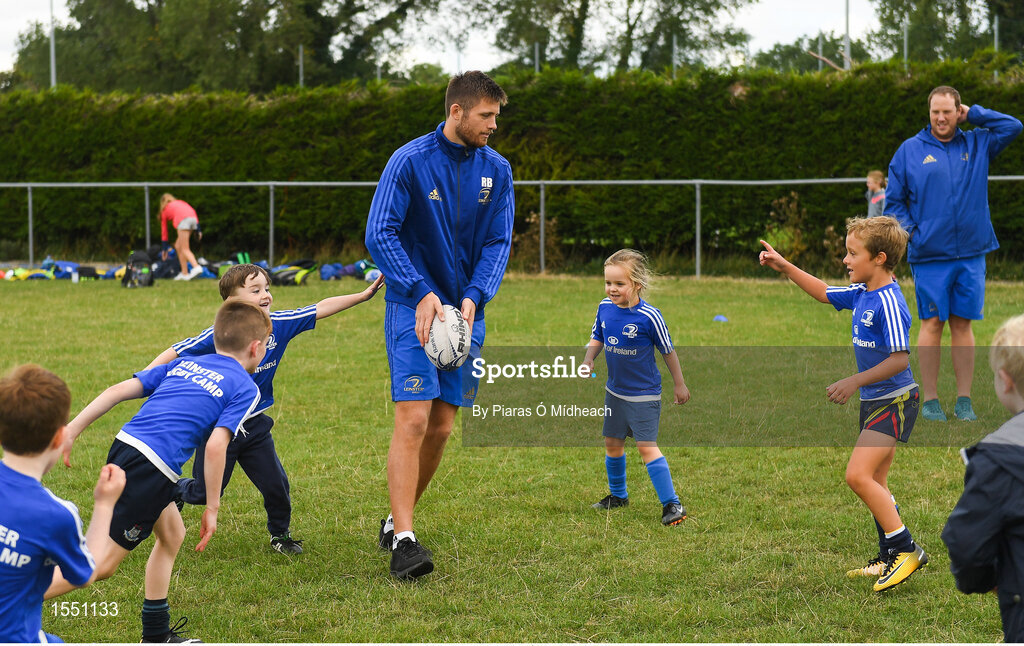8 August 2018; Leinster player Ross Byrne with participants during the Bank of Ireland Leinster Rugby Summer Camp at Westmanstown RFC in Clonsilla, Dublin. Photo by Piaras Ó Mídheach/Sportsfile