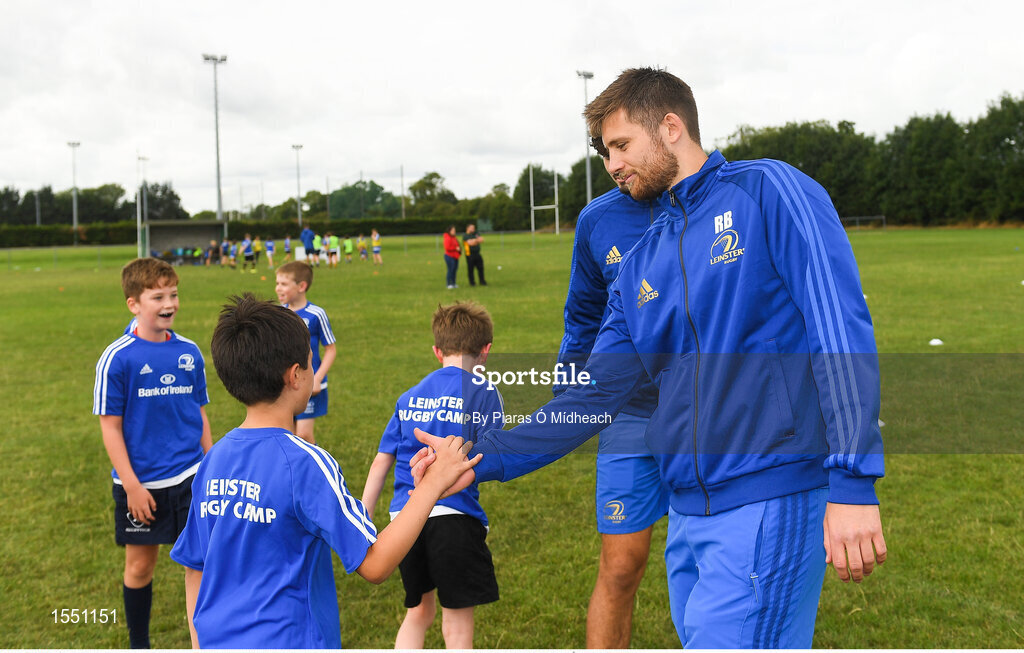 8 August 2018; Leinster player Ross Byrne with participants during the Bank of Ireland Leinster Rugby Summer Camp at Westmanstown RFC in Clonsilla, Dublin. Photo by Piaras Ó Mídheach/Sportsfile