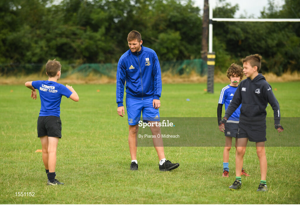 8 August 2018; Leinster player Ross Byrne with participants during the Bank of Ireland Leinster Rugby Summer Camp at Westmanstown RFC in Clonsilla, Dublin. Photo by Piaras Ó Mídheach/Sportsfile