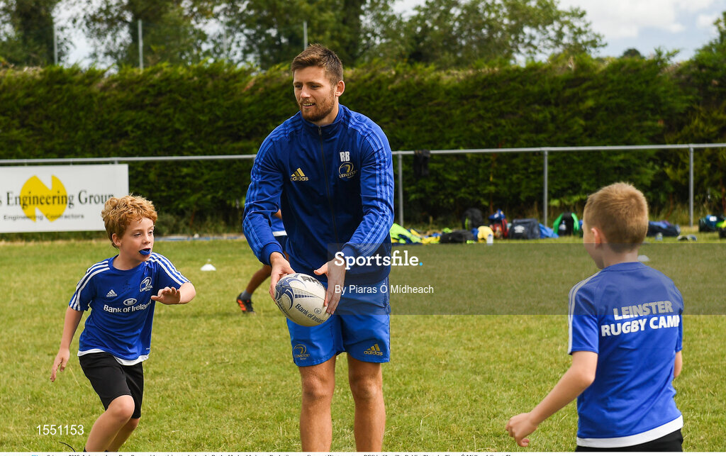 8 August 2018; Leinster player Ross Byrne with participants during the Bank of Ireland Leinster Rugby Summer Camp at Westmanstown RFC in Clonsilla, Dublin. Photo by Piaras Ó Mídheach/Sportsfile