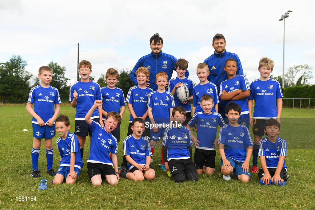 8 August 2018; Leinster players Ross Byrne and Max Deegan with participants during the Bank of Ireland Leinster Rugby Summer Camp at Westmanstown RFC in Clonsilla, Dublin. Photo by Piaras Ó Mídheach/Sportsfile
