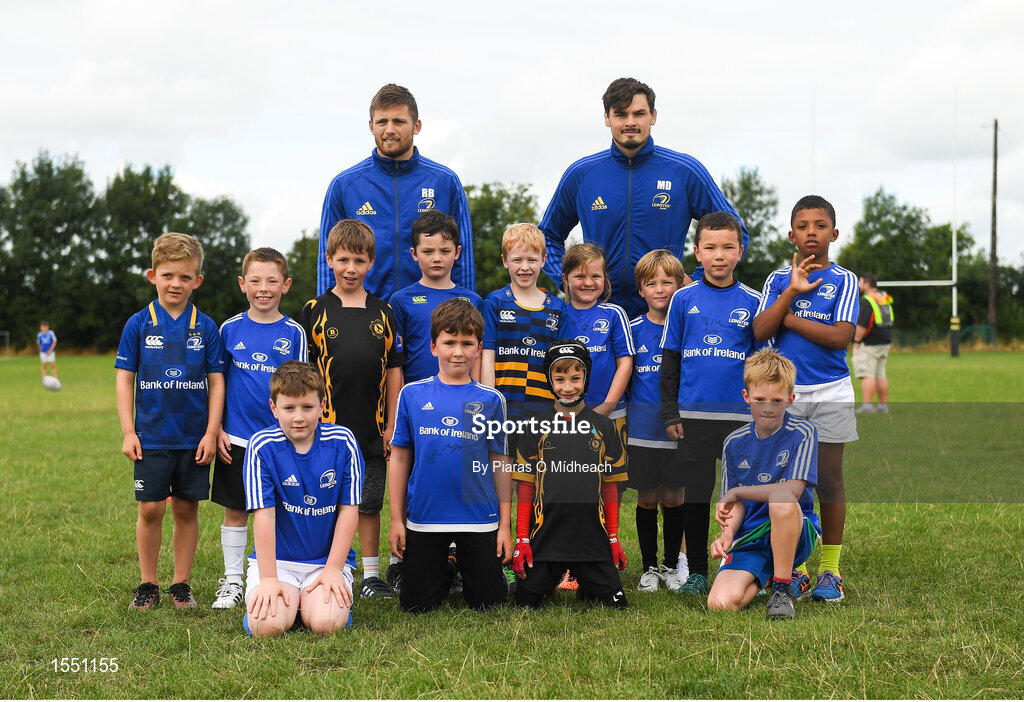 8 August 2018; Leinster players Ross Byrne and Max Deegan with participants during the Bank of Ireland Leinster Rugby Summer Camp at Westmanstown RFC in Clonsilla, Dublin. Photo by Piaras Ó Mídheach/Sportsfile