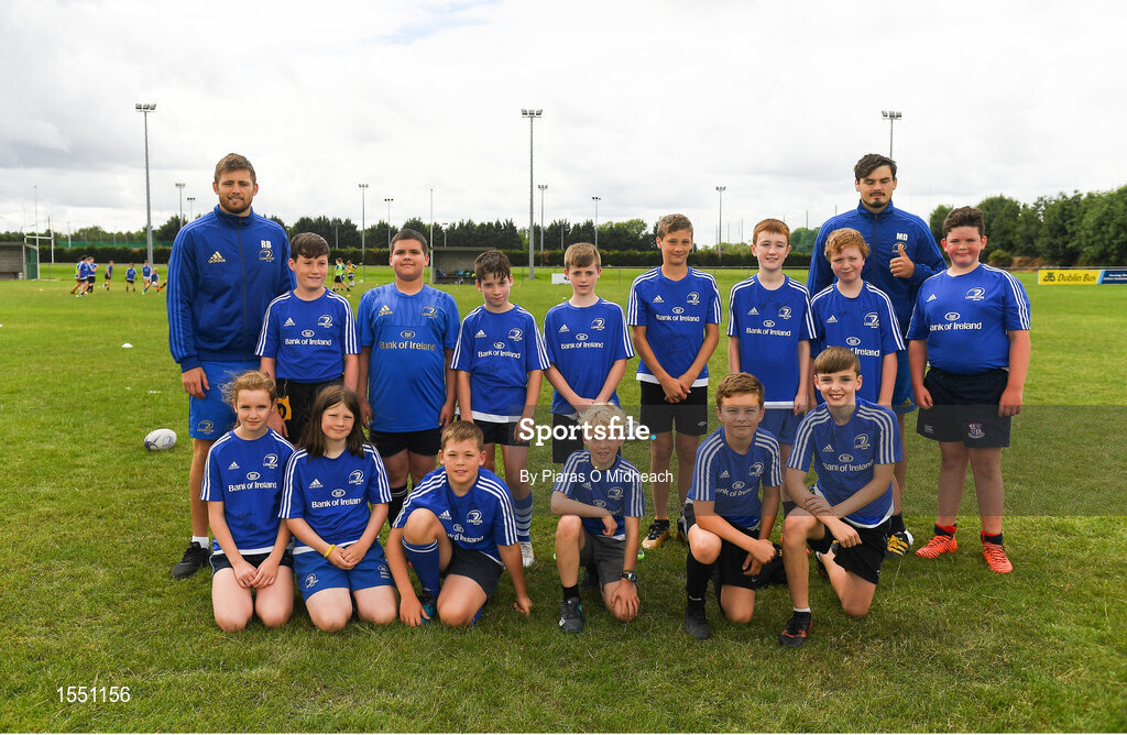 8 August 2018; Leinster players Ross Byrne and Max Deegan with participants during the Bank of Ireland Leinster Rugby Summer Camp at Westmanstown RFC in Clonsilla, Dublin. Photo by Piaras Ó Mídheach/Sportsfile
