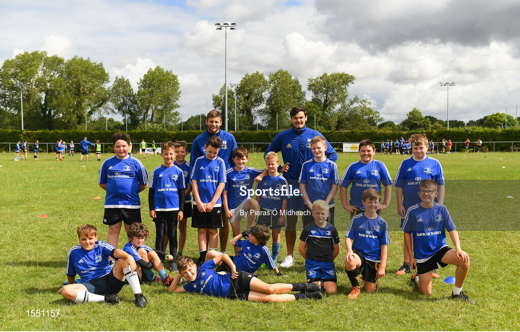 8 August 2018; Leinster players Ross Byrne and Max Deegan with participants during the Bank of Ireland Leinster Rugby Summer Camp at Westmanstown RFC in Clonsilla, Dublin. Photo by Piaras Ó Mídheach/Sportsfile