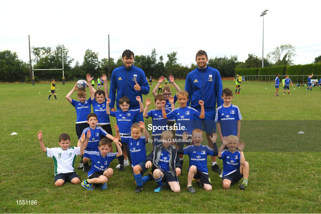 8 August 2018; Leinster players Ross Byrne and Max Deegan with participants during the Bank of Ireland Leinster Rugby Summer Camp at Westmanstown RFC in Clonsilla, Dublin. Photo by Piaras Ó Mídheach/Sportsfile