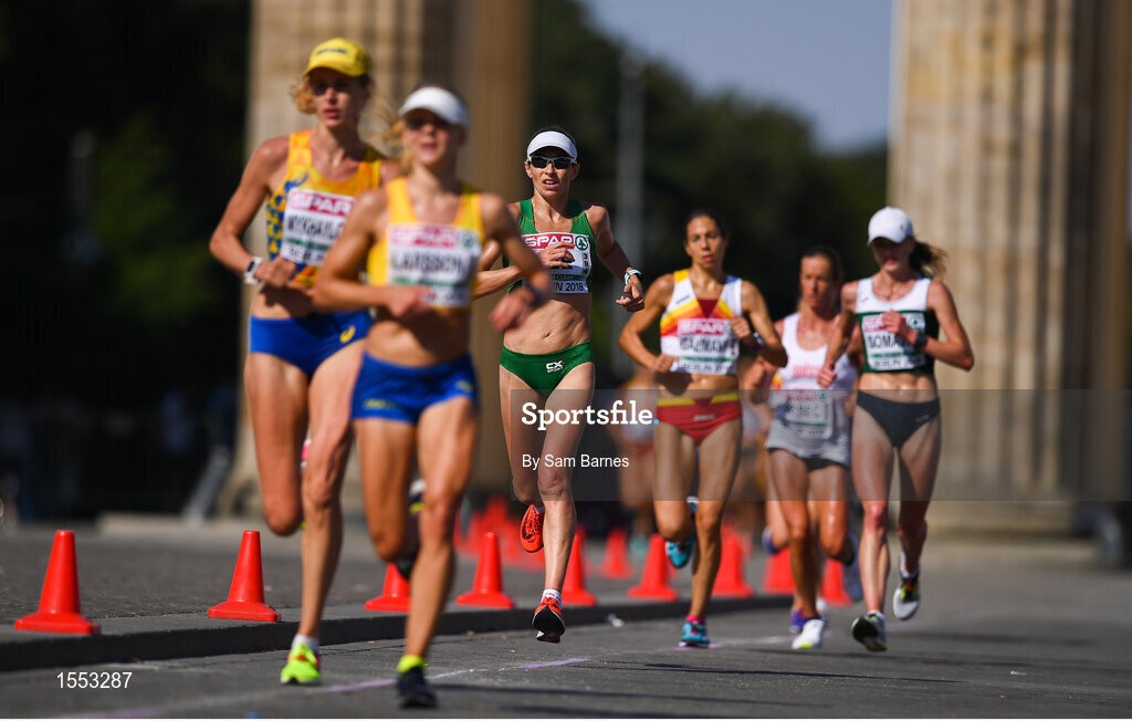 12 August 2018; Lizzie Lee of Ireland, centre, passes the Brandenburg Gate while competing in the Women's Marathon event during Day 6 of the 2018 European Athletics Championships in Berlin, Germany. Photo by Sam Barnes/Sportsfile