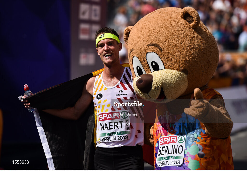 12 August 2018; Koen Naert of Belgium celebrates with Berlino the Mascot after winning the Men's Marathon event during Day 6 of the 2018 European Athletics Championships in Berlin, Germany. Photo by Sam Barnes/Sportsfile