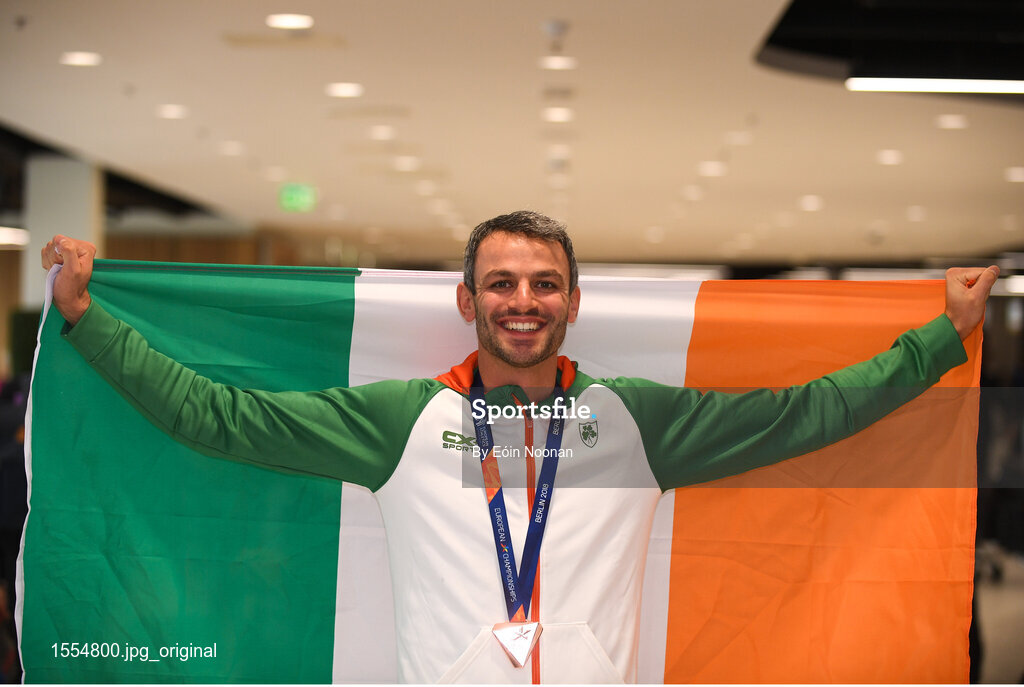 13 August 2018; Tomas Barr with his bronze medal at the Homecoming of the Irish Team from the European Athletics Championships in Berlin at Terminal 1 in Dublin Airport. Photo by Eóin Noonan/Sportsfile