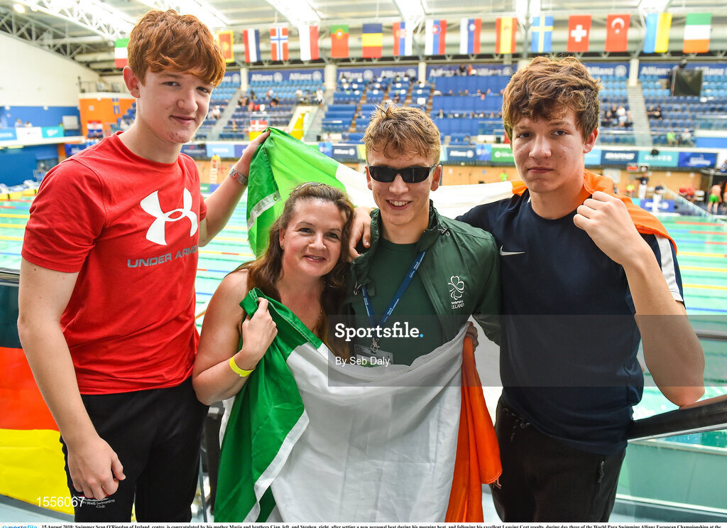 15 August 2018; Swimmer Sean O'Riordan of Ireland, centre, is congratulated by his mother Maria and brothers Cian, left, and Stephen, right, after setting a new personal best during his morning heat, and following his excellent Leaving Cert results, during day three of the World Para Swimming Allianz European Championships at the Sport Ireland National Aquatic Centre in Blanchardstown, Dublin. Photo by Seb Daly/Sportsfile