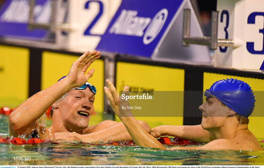 15 August 2018; Andreas Skaar Bjornstad of Norway, left, who finished second, congratulates first place finisher Ievgenii Bogodaiko of Ukraine after the Men's 100m Breaststroke SB6 final event during day three of the World Para Swimming Allianz European Championships at the Sport Ireland National Aquatic Centre in Blanchardstown, Dublin. Photo by Seb Daly/Sportsfile