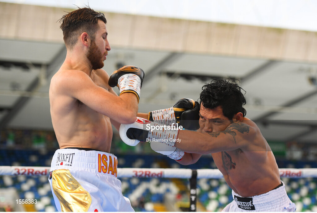 18 August 2018; Isaac Lowe, left, in action against Jose Hernandez during their featherweight bout at Windsor Park in Belfast. Photo by Ramsey Cardy/Sportsfile