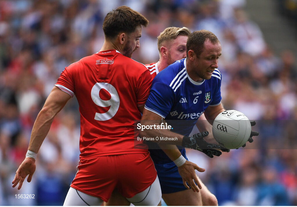 12 August 2018; Vinny Corey of Monaghan in action against Padraig Hampsey, left, and Frank Burns of Tyrone during the GAA Football All-Ireland Senior Championship semi-final match between Monaghan and Tyrone at Croke Park in Dublin. Photo by Piaras Ó Mídheach/Sportsfile