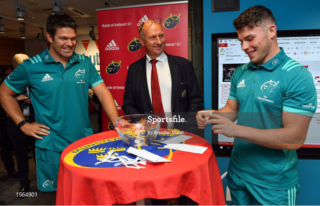 27 August 2018; Munster players Billy Holland, left, and Calvin Nash, in the company of Munster rugby committee chairman Bertie Smith make the draw for the Bank of Ireland Munster Senior Challenge Cup at the University of Limerick in Limerick. Photo by Brendan Moran/Sportsfile