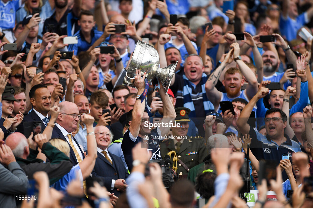 2 September 2018; Dublin captain Stephen Cluxton lifts the Sam Maguire Cup after the GAA Football All-Ireland Senior Championship Final match between Dublin and Tyrone at Croke Park in Dublin. Photo by Piaras Ó Mídheach/Sportsfile