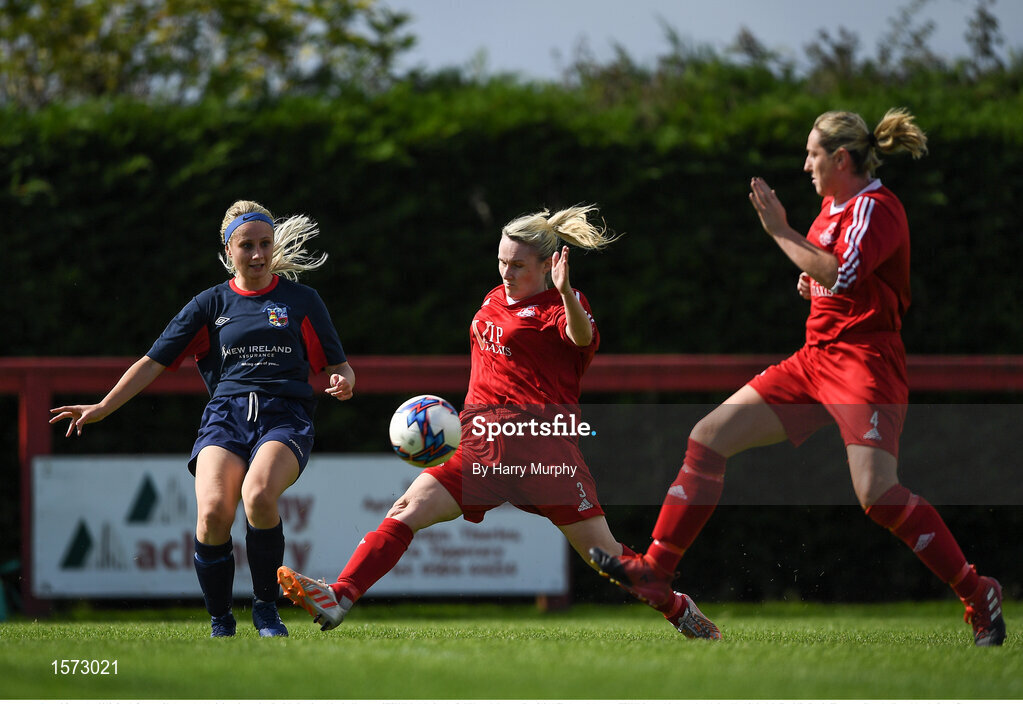 9 September 2018; Sarah Geaney of Lakewood Athletic in action against Danielle Darcie and Louise Kearney of TEK United during the FAI Women’s Intermediate Shield Final match between TEK United and Lakewood Athletic at Newhill Park in Two Mile Borris, Tipperary. Photo by Harry Murphy/Sportsfile