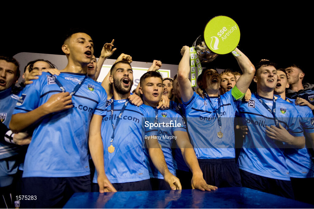 14 September 2018; UCD captain Gary O'Neill lifts the cup alongside his team-mates following the SSE Airtricity League First Division match between UCD and Finn Harps at the UCD Bowl in Dublin. Photo by Harry Murphy/Sportsfile
