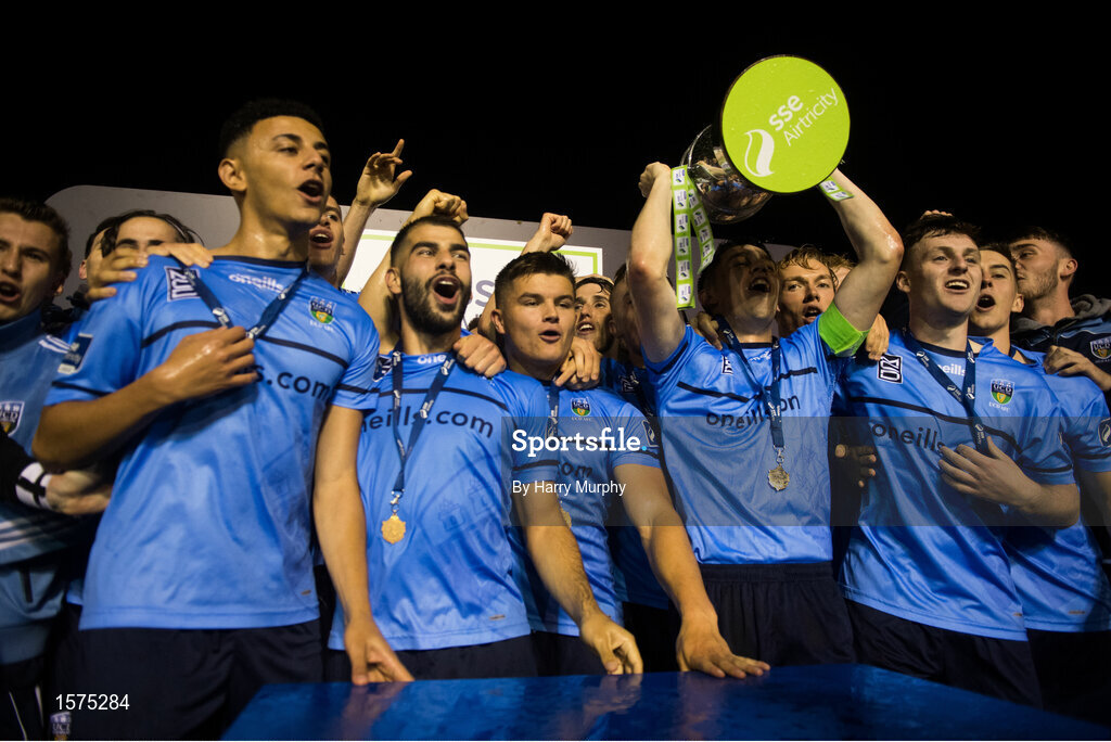 14 September 2018; UCD captain Gary O'Neill lifts the cup alongside his team-mates following the SSE Airtricity League First Division match between UCD and Finn Harps at the UCD Bowl in Dublin. Photo by Harry Murphy/Sportsfile