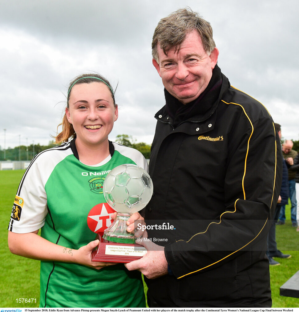 15 September 2018; Eddie Ryan from Advance Pitstop presents Megan Smyth-Lynch of Peamount United with her players of the match trophy after the Continental Tyres Women’s National League Cup Final between Wexford Youths at Peamount United at Ferrcarrig Park in Wexford. Photo by Matt Browne/Sportsfile