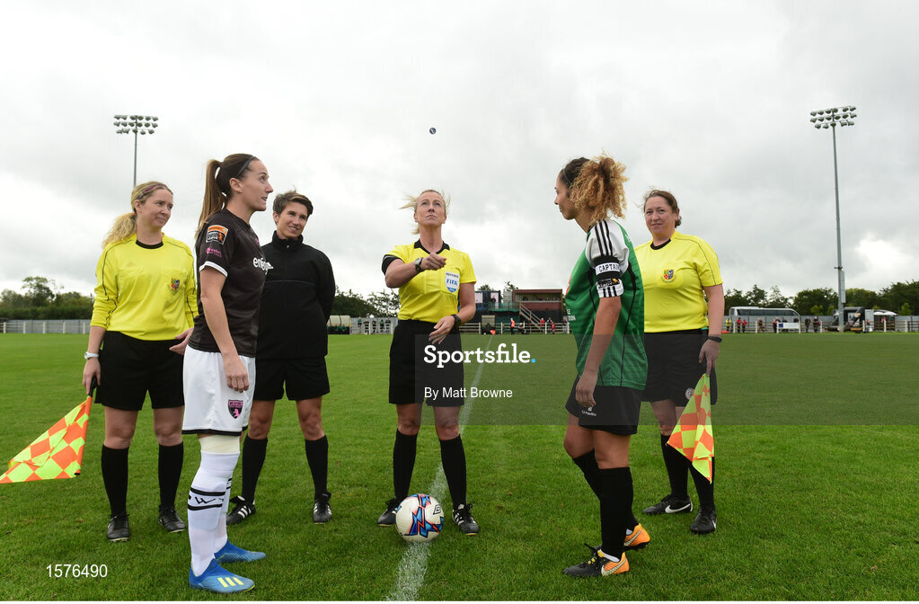 15 September 2018; Referee Paula Brady with Wexford Youths captain Kylie Murphy and Peamount United captain Louise Corrigan before the Continental Tyres Women’s National League Cup Final match between Wexford Youths at Peamount United at Ferrcarrig Park in Wexford. Photo by Matt Browne/Sportsfile