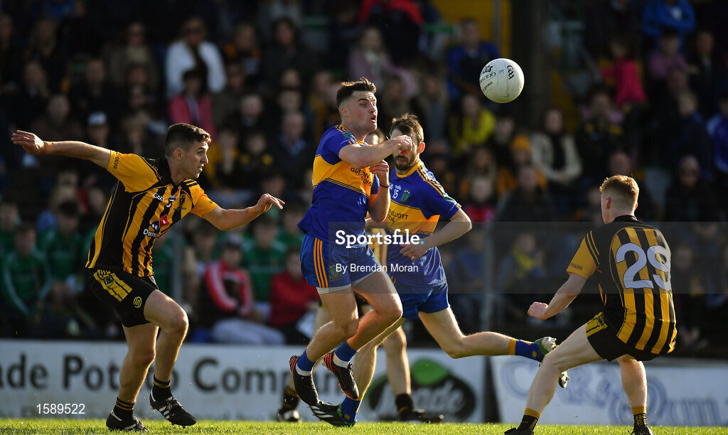 14 October 2018; Kevin Ryan of Summerhill in action against Shane McEntee, left, and Cian O'Dwyer of St Peter's Dunboyne during the Meath County Senior Club Football Championship Final match between St Peter's Dunboyne and Summerhill at Páirc Tailteann in Navan, Meath. Photo by Brendan Moran/Sportsfile