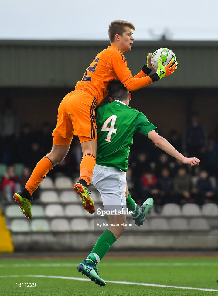 16 November 2018; Scotland goalkeeper Jay Hogarth collects a high ball from Oisin Hand of Republic of Ireland during the U16 Victory Shield match between Republic of Ireland and Scotland at Mounthawk Park in Tralee, Kerry. Photo by Brendan Moran/Sportsfile