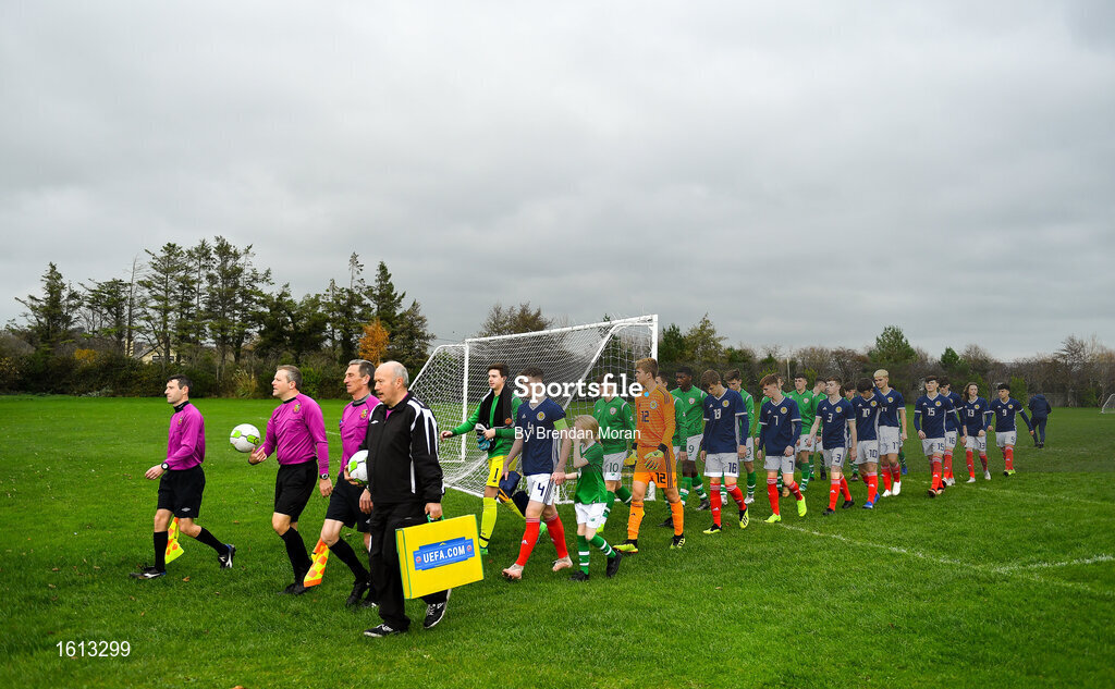 16 November 2018; The Republic of Ireland and Scotland teams walk out prior to the U16 Victory Shield match between Republic of Ireland and Scotland at Mounthawk Park in Tralee, Kerry. Photo by Brendan Moran/Sportsfile