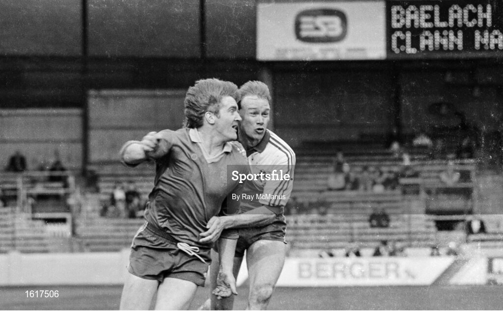 17 March 1990; A general view of action from the All Ireland Senior Football Club Final match between Baltinglass, Co. Wicklow, and Clann Na nGael, Co. Roscommon at Croke Park in Dublin. Photo by Ray McManus/Sportsfile