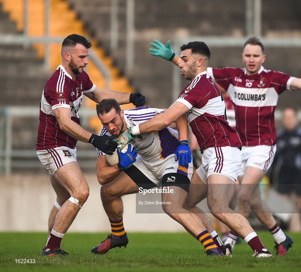 9 December 2018; Stephen Williams of Kilmacud Crokes in action against Aidan McElligot, left, and Simon Cadam of Mullinalaghta St Columba's during the AIB Leinster GAA Football Senior Club Championship Final match between Kilmacud Crokes and Mullinalaghta St Columba's at Bord na Móna O'Connor Park in Offaly. Photo by Daire Brennan/Sportsfile