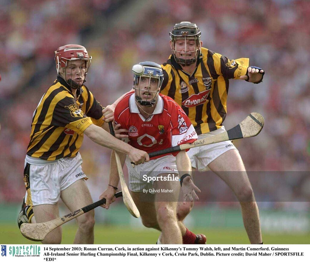14 September 2003; Ronan Curran, Cork, in action against Kilkenny's Tommy Walsh, left, and Martin Comerford. Guinness All-Ireland Senior Hurling Championship Final, Kilkenny v Cork, Croke Park, Dublin. Picture credit; David Maher / SPORTSFILE *EDI*
