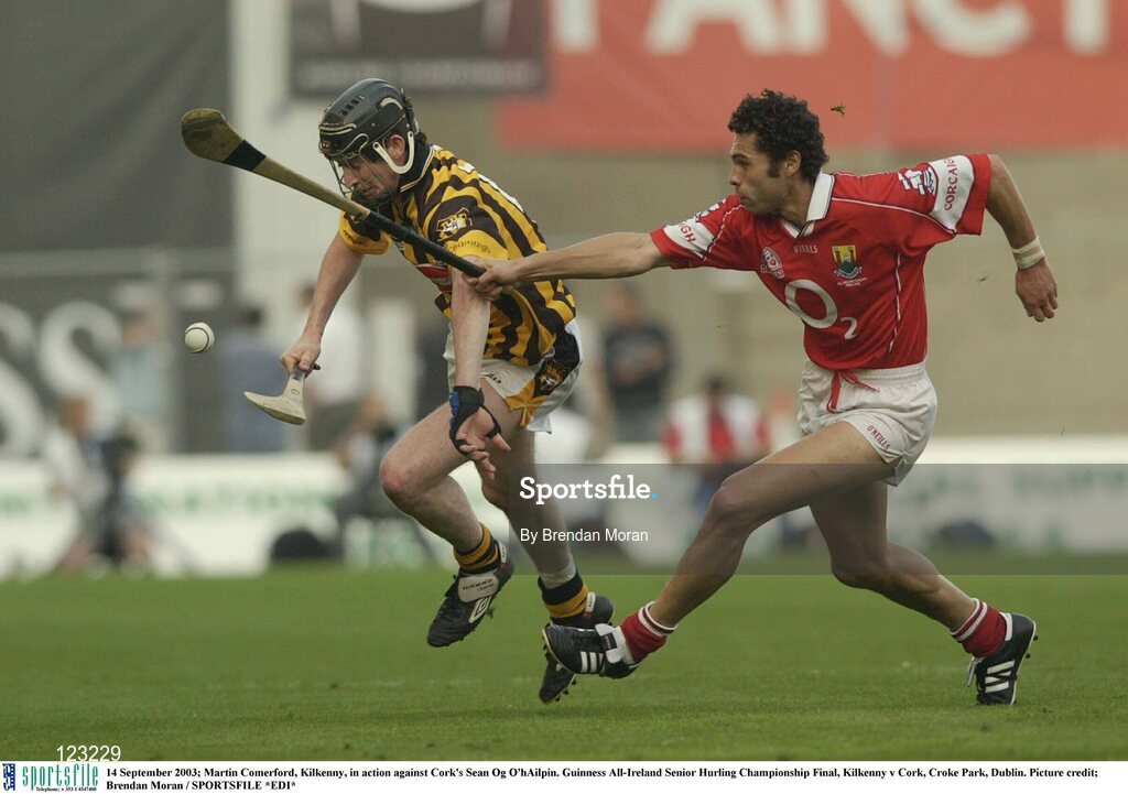 14 September 2003; Martin Comerford, Kilkenny, in action against Cork's Sean Og O'hAilpin. Guinness All-Ireland Senior Hurling Championship Final, Kilkenny v Cork, Croke Park, Dublin. Picture credit; Brendan Moran / SPORTSFILE *EDI*
