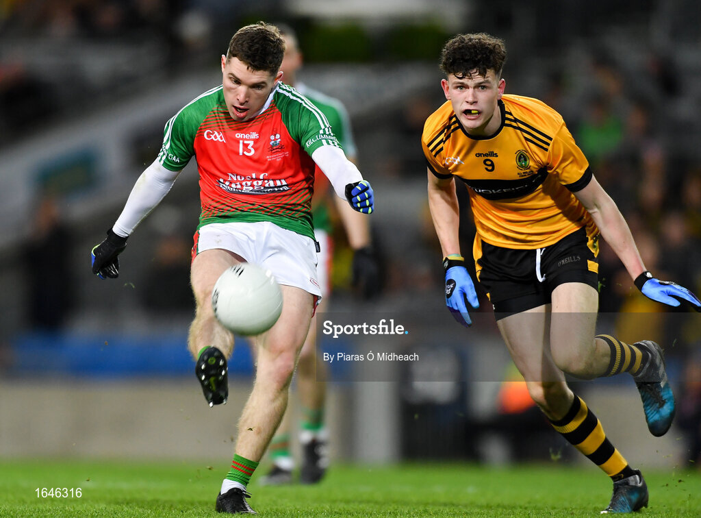 9 February 2019; Noel Duggan of Kilcummin shoots under pressure from Joe Maskey of Naomh Éanna during the AIB GAA Football All-Ireland Intermediate Championship Final match between Kilcummin and Naomh Éanna at Croke Park in Dublin. Photo by Piaras Ó Mídheach/Sportsfile
