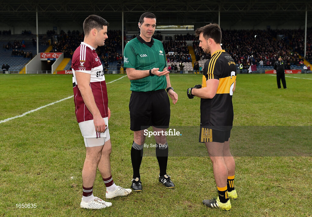 16 February 2019; Referee Seán Hurson with captains Shane Mulligan of Mullinalaghta St Columba's, left, and John Payne of Dr Crokes during the coin toss prior to the AIB GAA Football All-Ireland Senior Club Championship Semi-Final match between Mullinalaghta St Columba’s and Dr Crokes at Semple Stadium in Thurles, Tipperary. Photo by Seb Daly/Sportsfile