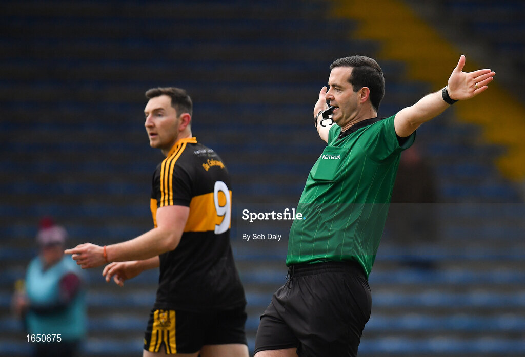 16 February 2019; Referee Seán Hurson signals for a penalty during the AIB GAA Football All-Ireland Senior Club Championship Semi-Final match between Mullinalaghta St Columba’s and Dr Crokes at Semple Stadium in Thurles, Tipperary. Photo by Seb Daly/Sportsfile