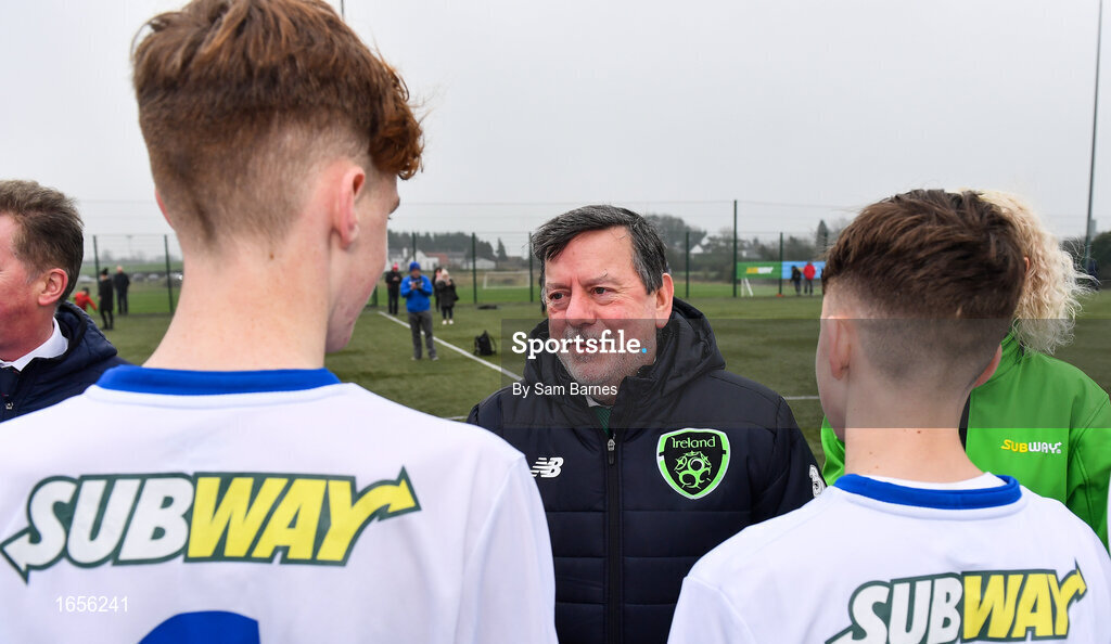 24 February 2019; FAI President Donal Conway meets players ahead of the U15 SFAI SUBWAY Championship Final match between DDSL and Waterford SL at Mullingar Athletic FC in Gainestown, Mullingar, Co. Westmeath. Photo by Sam Barnes/Sportsfile