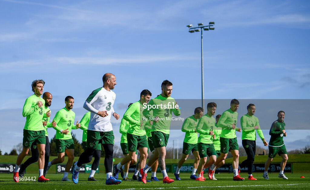 20 March 2019; Republic of Ireland fitness coach Andy Liddle leads the players during warm-up prior to a Republic of Ireland training session at the FAI National Training Centre in Abbotstown, Dublin. Photo by Stephen McCarthy/Sportsfile