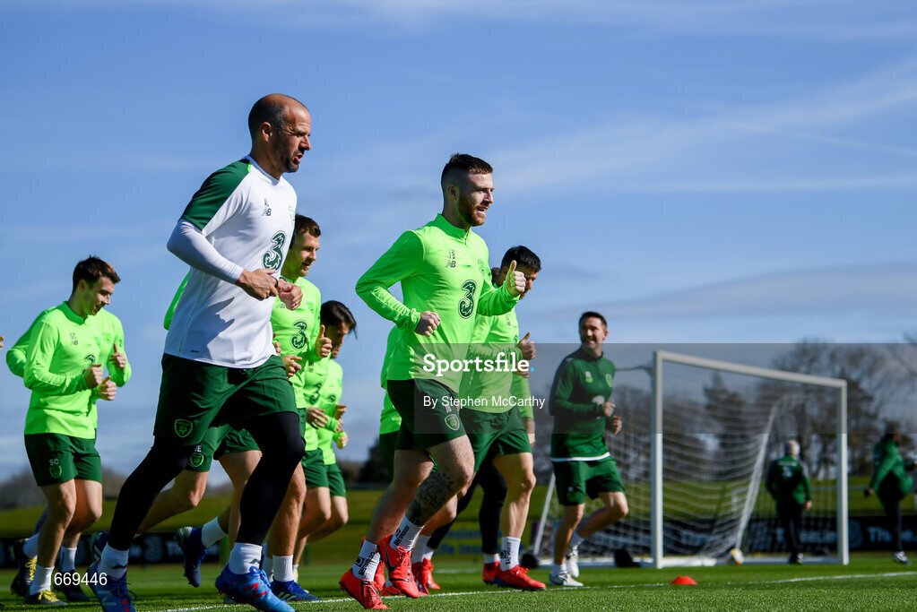 20 March 2019; Republic of Ireland fitness coach Andy Liddle and Jack Byrne leads the players during warm-up prior to a Republic of Ireland training session at the FAI National Training Centre in Abbotstown, Dublin. Photo by Stephen McCarthy/Sportsfile