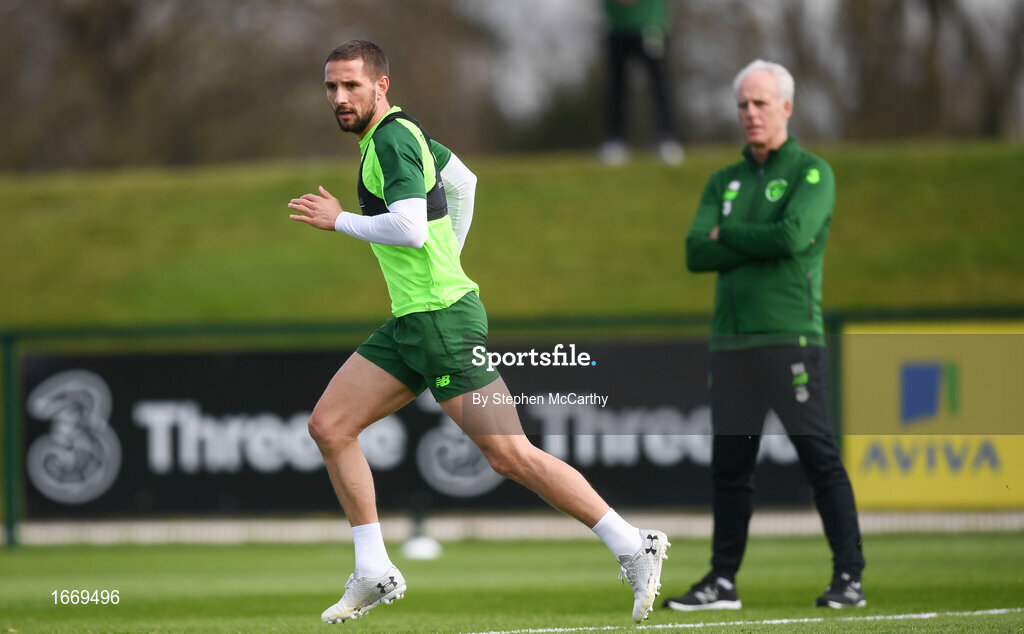 20 March 2019; Conor Hourihane and Republic of Ireland manager Mick McCarthy during a training session at the FAI National Training Centre in Abbotstown, Dublin. Photo by Stephen McCarthy/Sportsfile