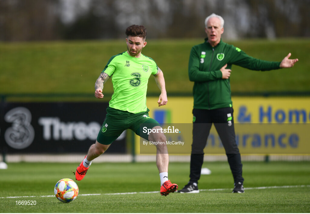 20 March 2019; Sean Maguire and Republic of Ireland manager Mick McCarthy during a training session at the FAI National Training Centre in Abbotstown, Dublin. Photo by Stephen McCarthy/Sportsfile
