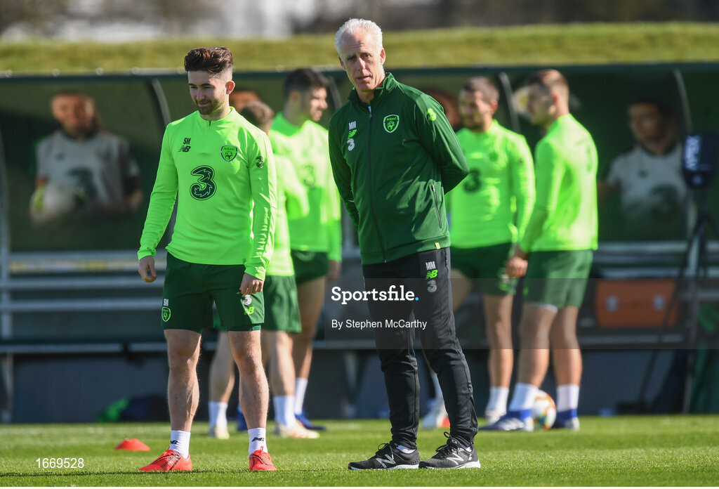 20 March 2019; Republic of Ireland manager Mick McCarthy and Sean Maguire, left, during a training session at the FAI National Training Centre in Abbotstown, Dublin. Photo by Stephen McCarthy/Sportsfile