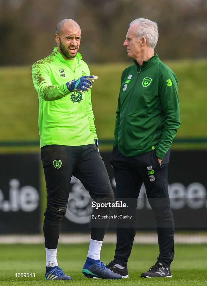 20 March 2019; Darren Randolph and Republic of Ireland manager Mick McCarthy during a training session at the FAI National Training Centre in Abbotstown, Dublin. Photo by Stephen McCarthy/Sportsfile