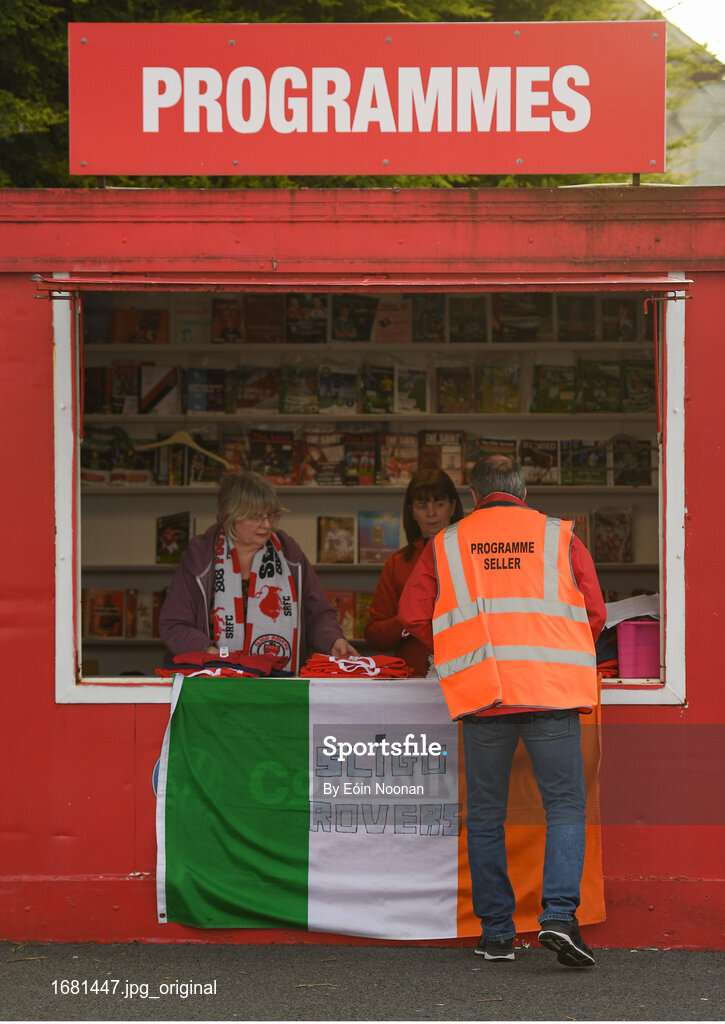 12 April 2019; Programme seller Alan Jinks collecting her allocation of programmes ahead of the SSE Airtricity League Premier Division match between Sligo Rovers and Dundalk at The Showgrounds in Sligo. Photo by Eóin Noonan/Sportsfile