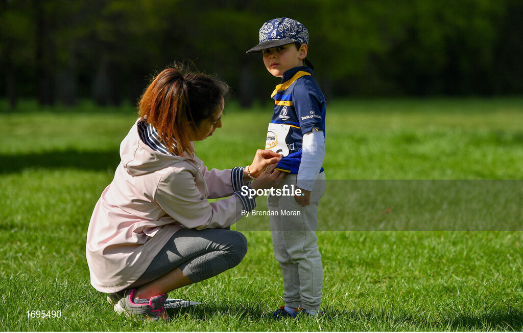 4 May 2019; Tara and Feidhleim Seepersad, from Navan in meath, prepare for the Family Mile, at the Irish Runner 5k in conjunction with the AAI National 5k Championships, Phoenix Park in Dublin. Photo by Brendan Moran/Sportsfile