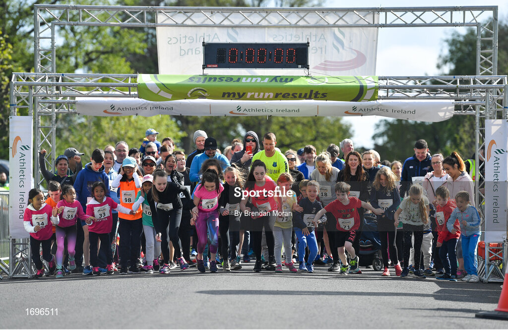 4 May 2019; Participants at the start of the Family Mile at the Irish Runner 5k in conjunction with the AAI National 5k Championships, Phoenix Park in Dublin. Photo by Brendan Moran/Sportsfile