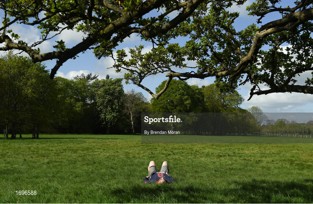4 May 2019; A participant sunbathes prior to the Irish Runner 5k in conjunction with the AAI National 5k Championships, Phoenix Park in Dublin. Photo by Brendan Moran/Sportsfile